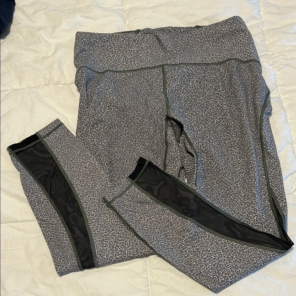 Lululemon Gray and Black Patterned Leggings